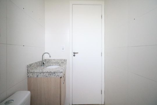 Banheiro de apartamento à venda com 2 quartos, 45m² em Piraporinha, Diadema