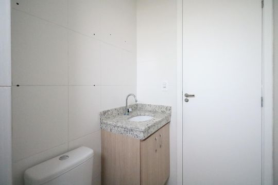 Banheiro de apartamento à venda com 2 quartos, 45m² em Piraporinha, Diadema