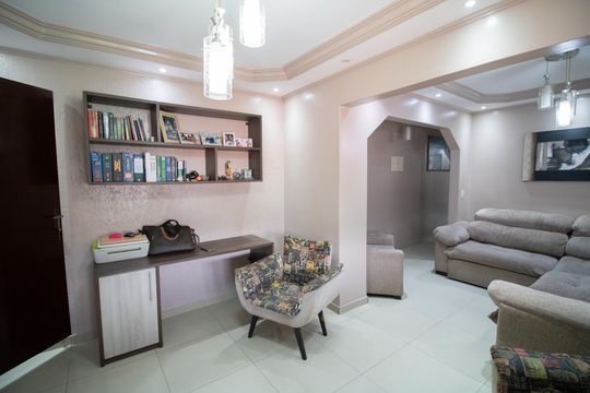 SALA de casa à venda com 4 quartos, 267m² em Parque Peruche, São Paulo
