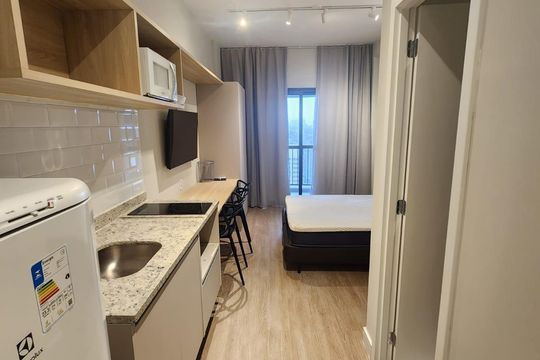 Cozinha de kitnet/studio para alugar com 1 quarto, 23m² em República, São Paulo
