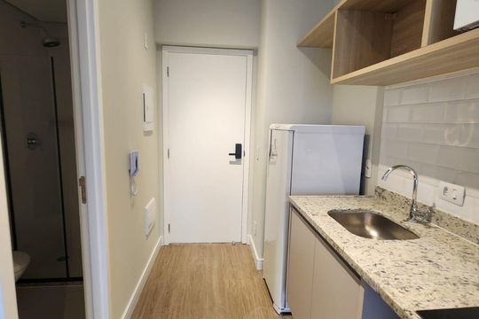Cozinha de kitnet/studio para alugar com 1 quarto, 23m² em República, São Paulo