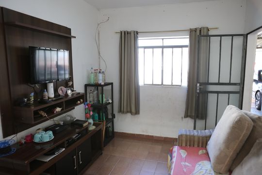 Casa à venda com 2 quartos, 360m² em Água Branca, Contagem