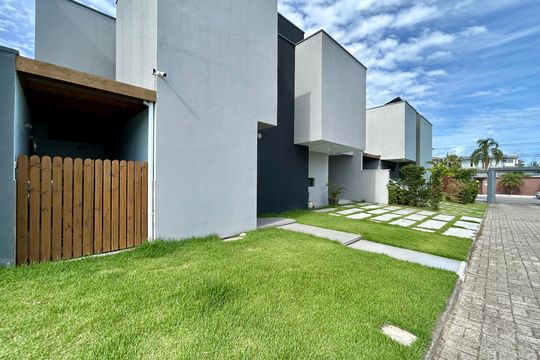 Fachada de casa de condomínio para alugar com 4 quartos, 210m² em Campeche, Florianópolis