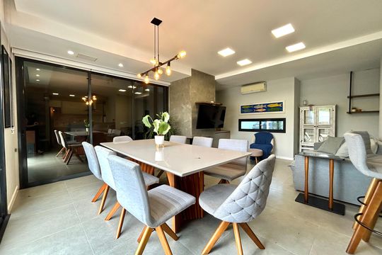 Sala de casa de condomínio para alugar com 4 quartos, 210m² em Campeche, Florianópolis