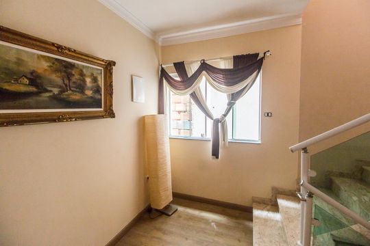 Corredor de casa para alugar com 2 quartos, 370m² em Parque Viana, Barueri