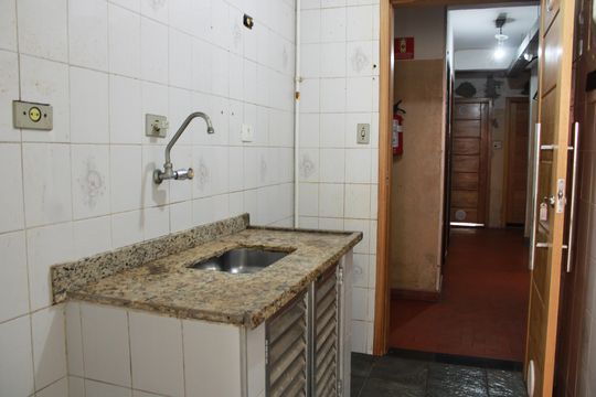 Cozinha de kitnet/studio à venda com 1 quarto, 30m² em Liberdade, São Paulo
