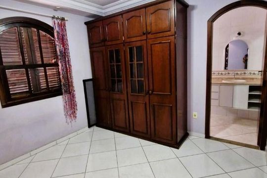 Casa à venda com 4 quartos, 208m² em Parque das Nações, Santo André