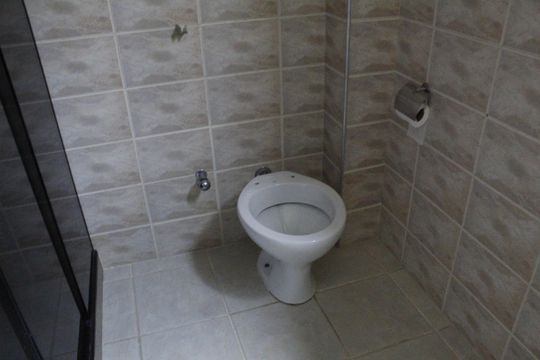 Banheiro da Suíte 2 de apartamento para alugar com 2 quartos, 120m² em Jacarepaguá, Rio de Janeiro