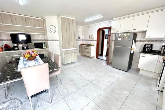 Cozinha de casa à venda com 3 quartos, 392m² em Vila Harmonia, Guarulhos