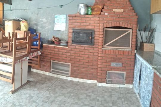 Casa à venda com 2 quartos, 199m² em Vila Clarice, Santo André