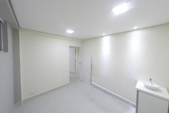 Casa à venda com 8 quartos, 240m² em Vila Bastos, Santo André