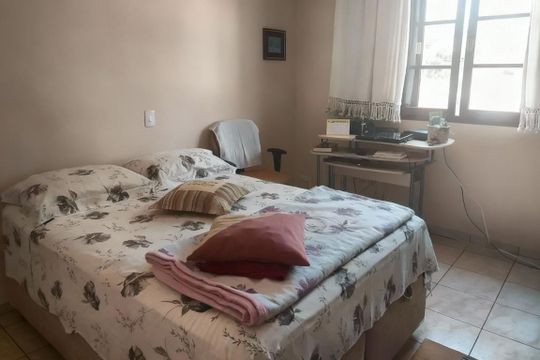 Casa à venda com 5 quartos, 500m² em Parque Oratório, Santo André