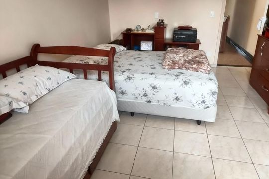 Casa à venda com 5 quartos, 500m² em Parque Oratório, Santo André