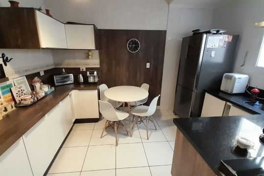 Casa à venda com 4 quartos, 154m² em Santa Maria, São Caetano do Sul