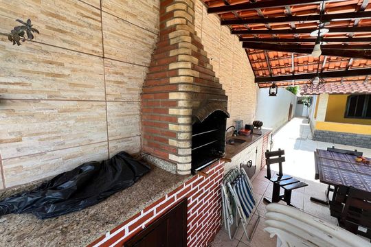 Casa para alugar com 3 quartos, 200m² em Jardim Atlântico Central, Maricá