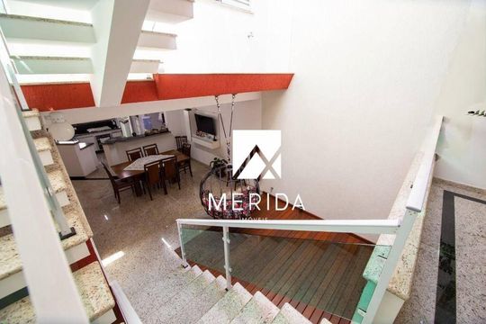 Casa à venda com 4 quartos, 256m² em Vila Gilda, Santo André