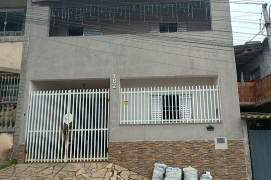 Fachada de casa para alugar com 3 quartos, 164m² em Parque dos Príncipes, Jacareí