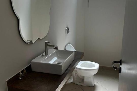 Casa à venda com 4 quartos, 360m² em Vila Assunção, Santo André