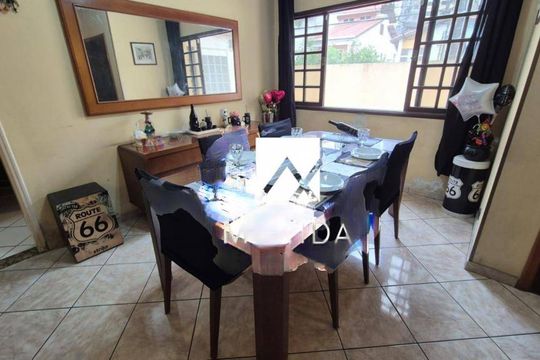 Casa à venda com 4 quartos, 228m² em Jardim, Santo André