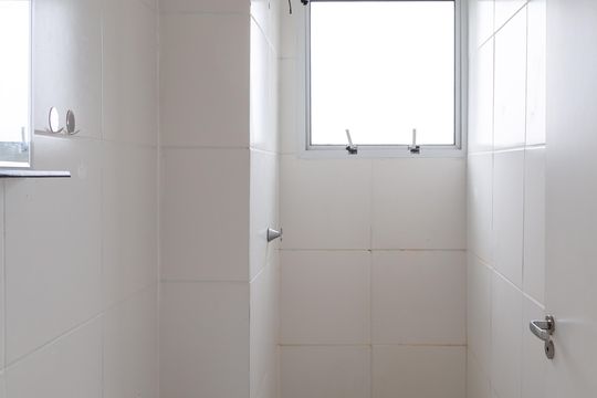 Banheiro de apartamento para alugar com 2 quartos, 44m² em Vila Nova Bonsucesso, Guarulhos