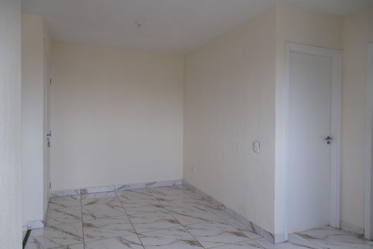 Sala de apartamento para alugar com 2 quartos, 44m² em Vila Nova Bonsucesso, Guarulhos