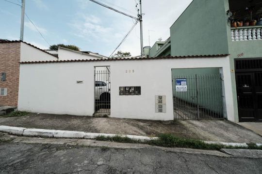 Fachada de casa para alugar com 1 quarto, 30m² em Vila Euthalia, São Paulo