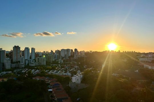 Vista noturna de kitnet/studio para alugar com 1 quarto, 26m² em Jardim Panorama, São Paulo