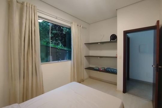 Quarto de casa de condomínio à venda com 4 quartos, 400m² em Retiro Do Chale, Brumadinho
