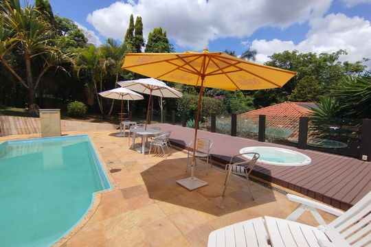 Piscina de casa de condomínio à venda com 4 quartos, 400m² em Retiro Do Chale, Brumadinho