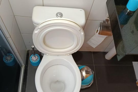 Banheiro de apartamento à venda com 2 quartos, 70m² em Chácara Cotia, Contagem