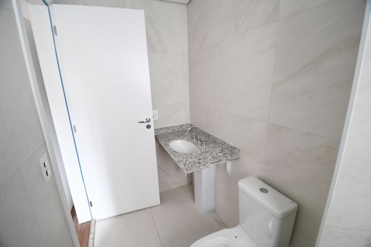 Banheiro Suíte de apartamento à venda com 3 quartos, 139m² em Cambuí, Campinas