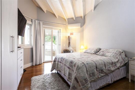 Casa à venda com 4 quartos, 700m² em Santo Amaro, São Paulo
