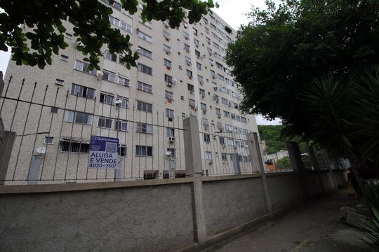 Fachada de apartamento para alugar com 2 quartos, 70m² em Olaria, Rio de Janeiro