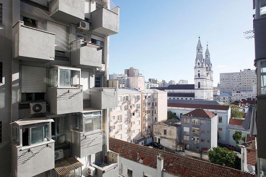 Cozinha + Área de Serviço Vista de apartamento para alugar com 1 quarto, 38m² em Centro Histórico, Porto Alegre
