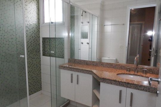 Banheiro de apartamento à venda com 3 quartos, 130m² em Chácara Santo Antônio (Zona Sul), São Paulo