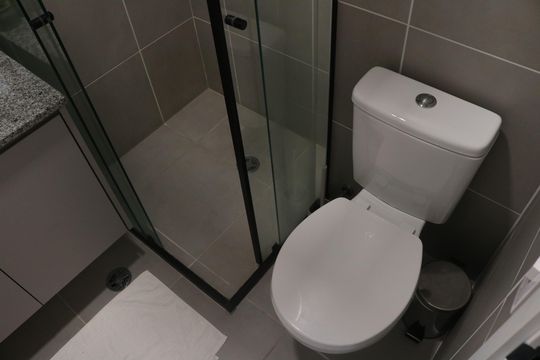Banheiro de kitnet/studio para alugar com 1 quarto, 24m² em Barra Funda, São Paulo