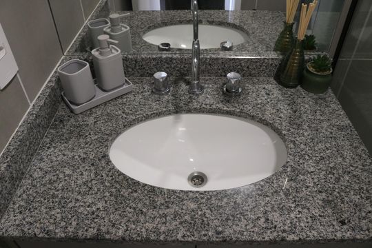 Banheiro de kitnet/studio para alugar com 1 quarto, 24m² em Barra Funda, São Paulo
