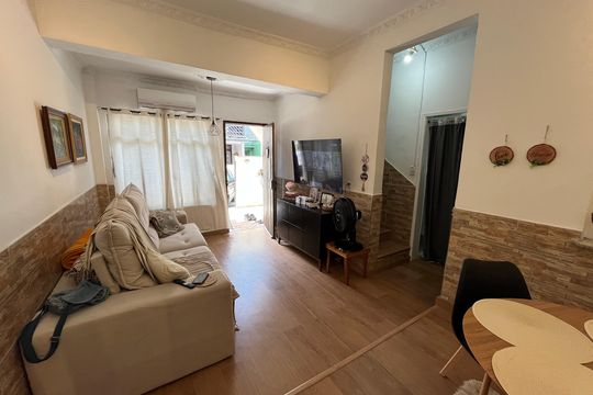 Sala de casa de condomínio à venda com 3 quartos, 140m² em Ilha do Governador, Rio de Janeiro