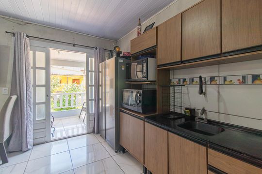 Casa à venda com 2 quartos, 130m² em Camaquã, Porto Alegre