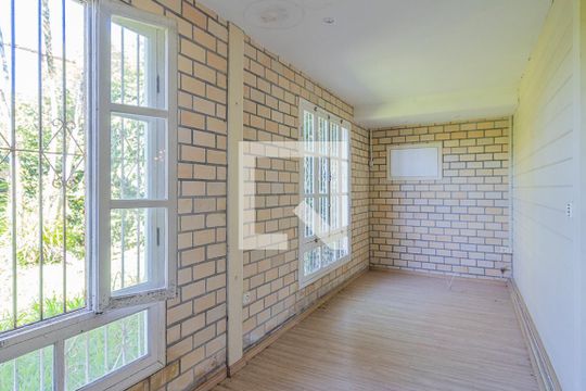Sala  de casa à venda com 3 quartos, 100m² em Parque Urbano, Porto Alegre