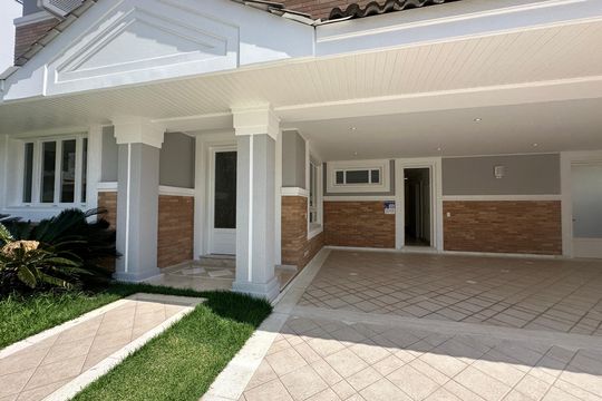 Fachada de casa à venda com 5 quartos, 580m² em Alphaville Industrial, Barueri