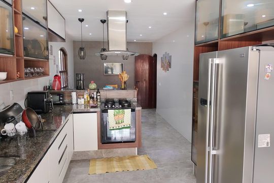 Cozinha de casa à venda com 3 quartos, 450m² em Jacarepaguá, Rio de Janeiro