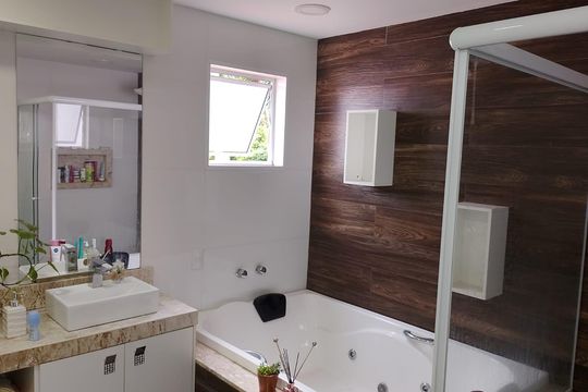 Banheiro de casa à venda com 3 quartos, 450m² em Jacarepaguá, Rio de Janeiro
