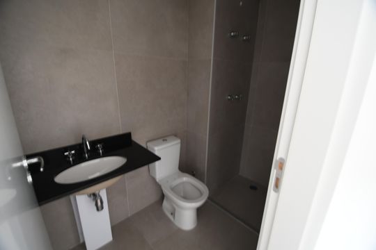 Banheiro Suíte de apartamento à venda com 3 quartos, 139m² em Cambuí, Campinas