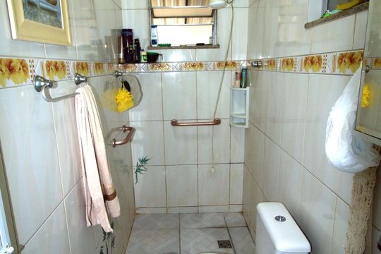 Banheiro de casa à venda com 2 quartos, 150m² em Irajá, Rio de Janeiro