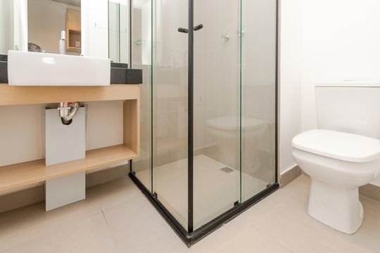Banheiro de kitnet/studio para alugar com 1 quarto, 21m² em Santo Amaro, São Paulo