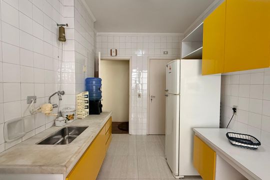Cozinha de apartamento para alugar com 2 quartos, 100m² em Barra Funda, Guarujá