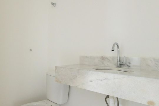 Lavabo de apartamento à venda com 1 quarto, 45m² em Taquaral, Campinas
