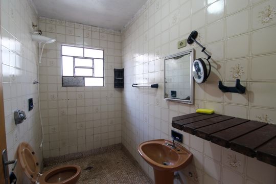 Banheiro de casa para alugar com 2 quartos, 150m² em Jardim das Vertentes, São Paulo
