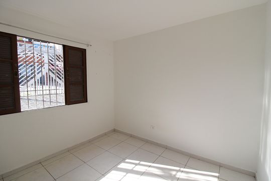 Quarto 1 de casa para alugar com 2 quartos, 150m² em Jardim das Vertentes, São Paulo